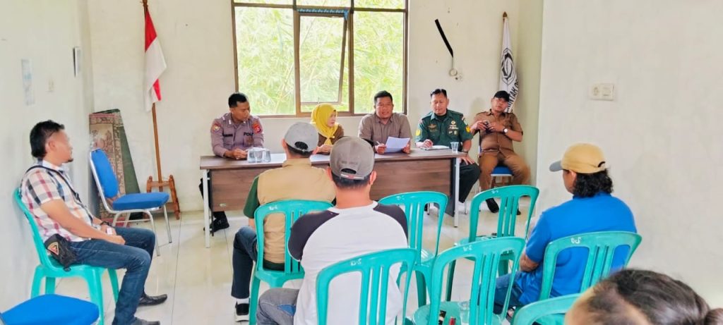 Diduga Sengketa Tanah Menjadi Ricuh Di Lokasi Desa Sigedong, Kecamatan Mancak kabupaten serang Diduga Sengketa Tanah Menjadi Ricuh Di Lokasi Desa Sigedong, Kecamatan Mancak kabupaten serang