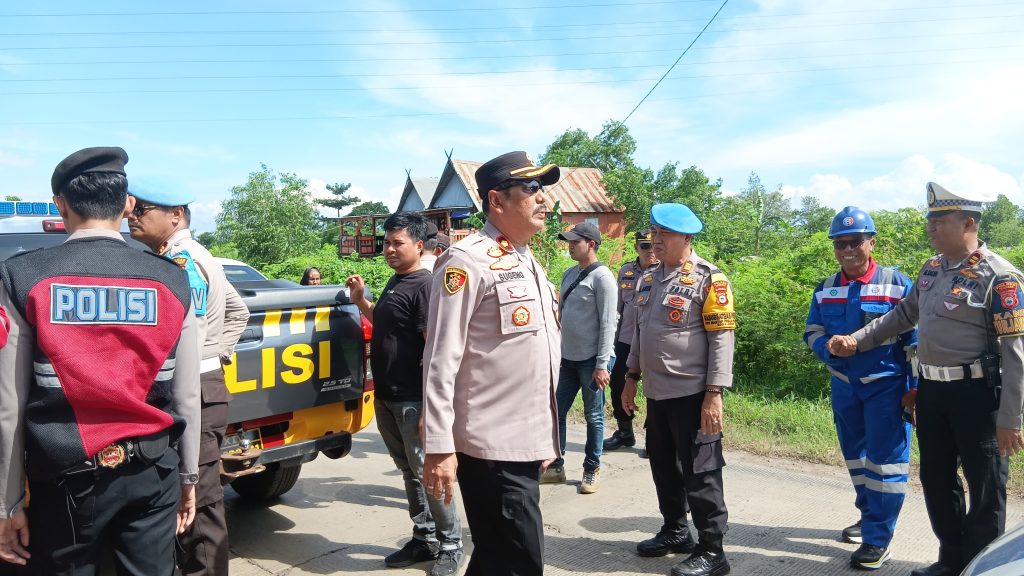 Polres Pangkep Amankan Aksi Unjuk Rasa Aliansi Masyarakat Biringkassi Bersatu (AMBB) Polres Pangkep Amankan Aksi Unjuk Rasa Aliansi Masyarakat Biringkassi Bersatu (AMBB)