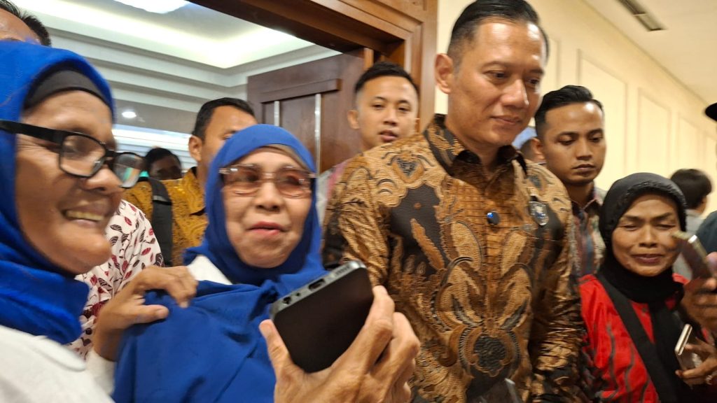 Kahmi : Membedah 100 Hari Kabinet 100 Menteri Bersama AHY Kahmi : Membedah 100 Hari Kabinet 100 Menteri Bersama AHY