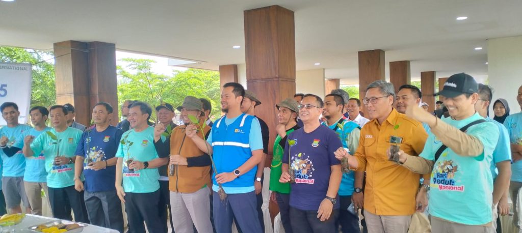 Pemkab Tangerang Gelar Penanaman Mangrove dan Bersih-Bersih Pantai dalam Peringatan HPSN 2025
