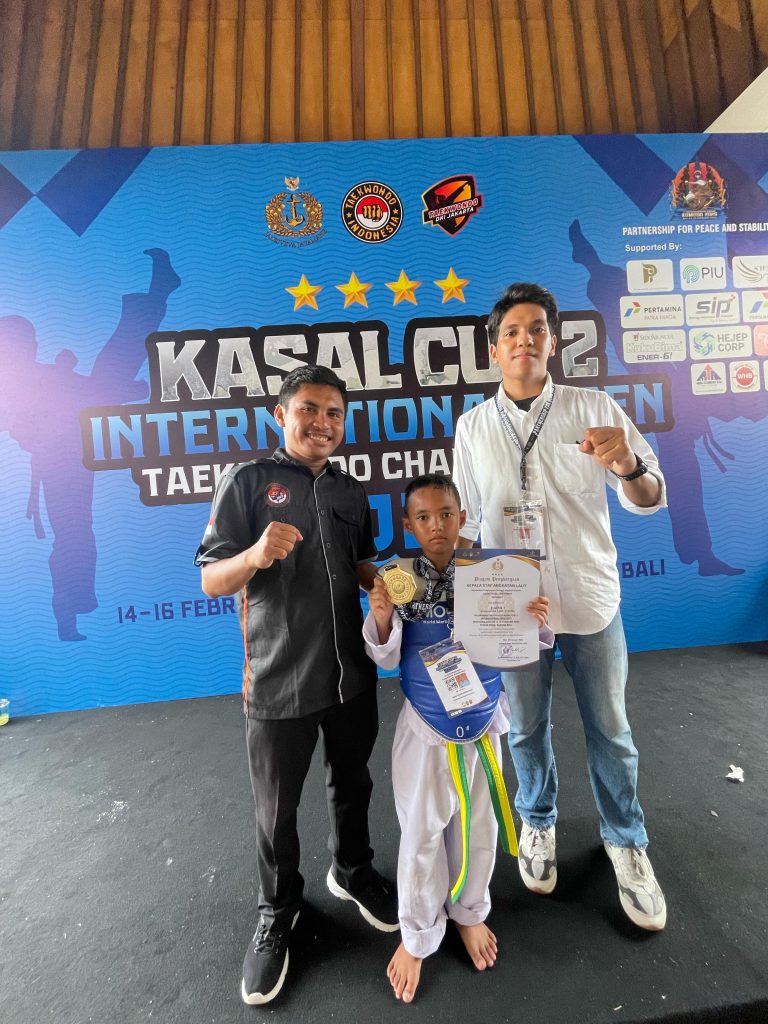Agha Fadhlurrahman, Atlet Cilik Taekwondo Asal Mataram Sabet Juara 1 di KASAL Cup Internasional 2025 Agha Fadhlurrahman, Atlet Cilik Taekwondo Asal Mataram Sabet Juara 1 di KASAL Cup Internasional 2025
