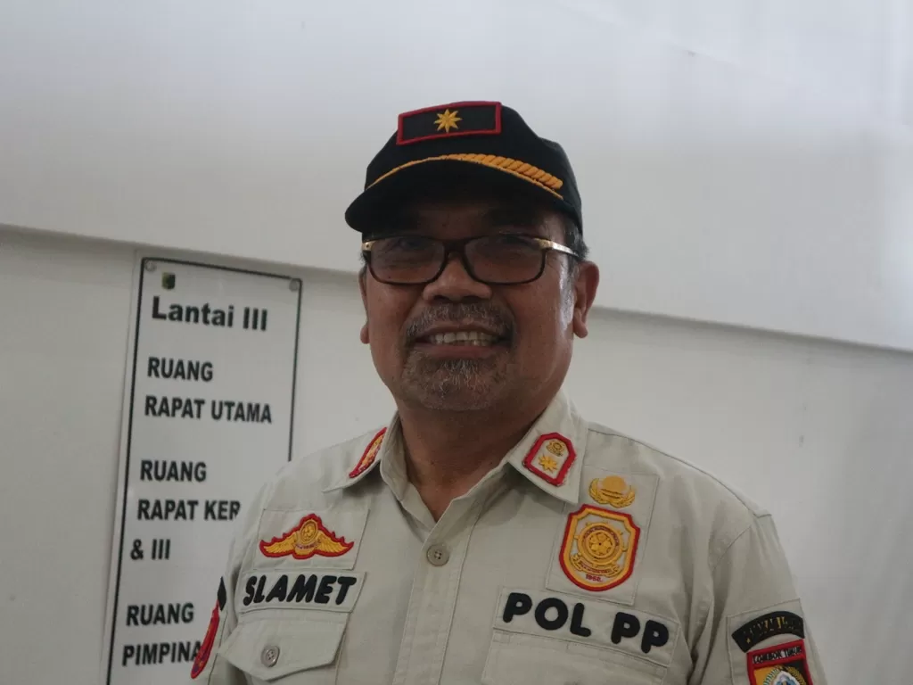 Pemkab Lotim Tertibkan PKL dan Juru Parkir di Taman Kota Selong