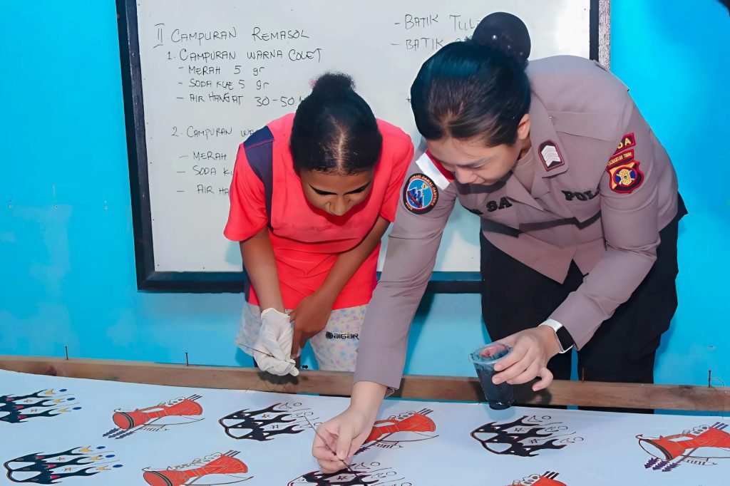 Kunjungi Sanggar Ameldi,Brigpol Ita Dukung Pelestarian Batik Papua Kunjungi Sanggar Ameldi,Brigpol Ita Dukung Pelestarian Batik Papua
