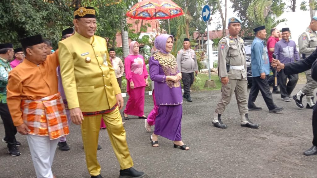 Upacara Adat Mopotilolo Gubernur Gorontalo Dirangkaikan dengan Peresmian Perdana Pasar Murah Bersubsidi Upacara Adat Mopotilolo Gubernur Gorontalo Dirangkaikan dengan Peresmian Perdana Pasar Murah Bersubsidi