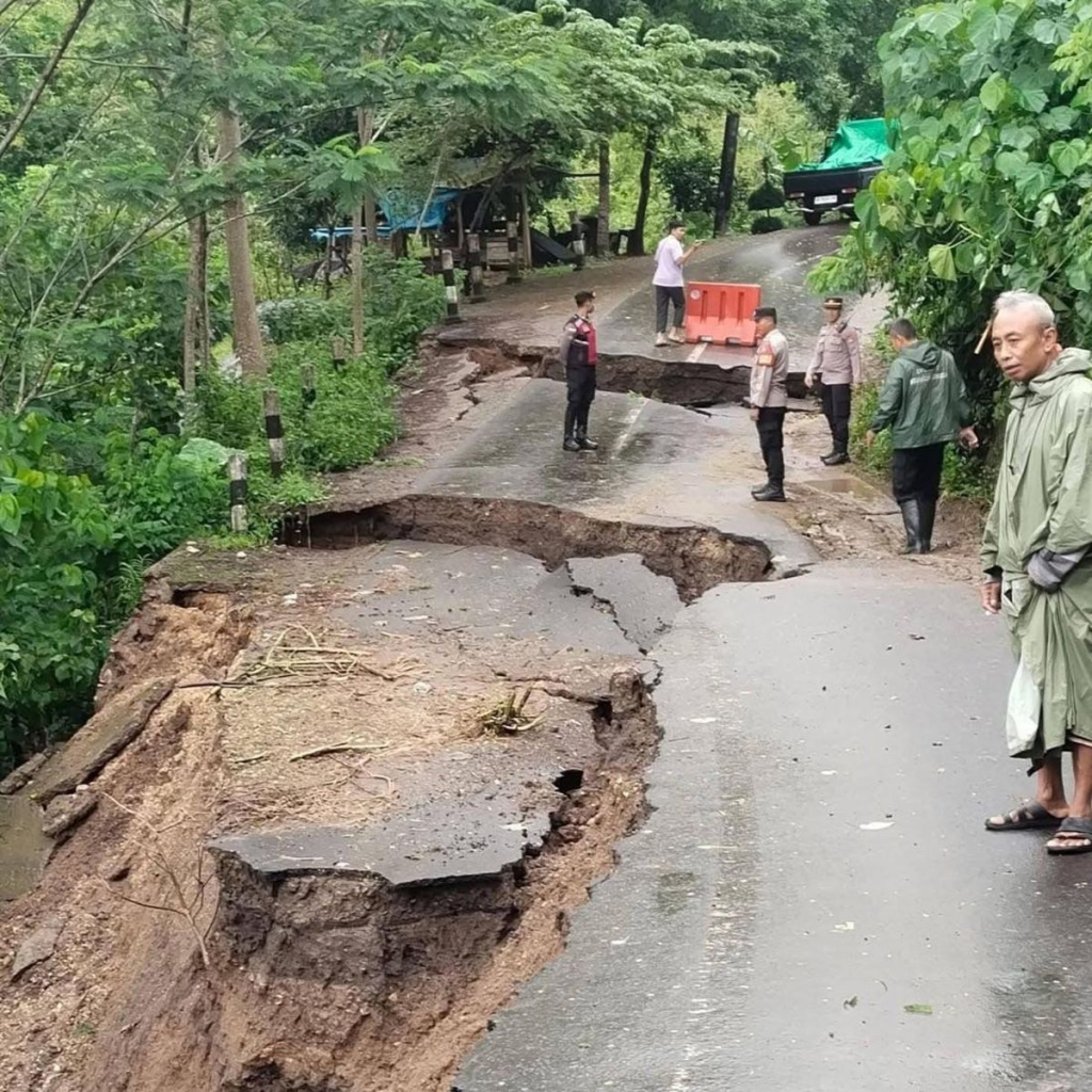 Jalan Putus di Sekotong Picu Kekecewaan Warga, Respons Pemkab Lobar Dipertanyakan Berita terbaru Mitra Satu News