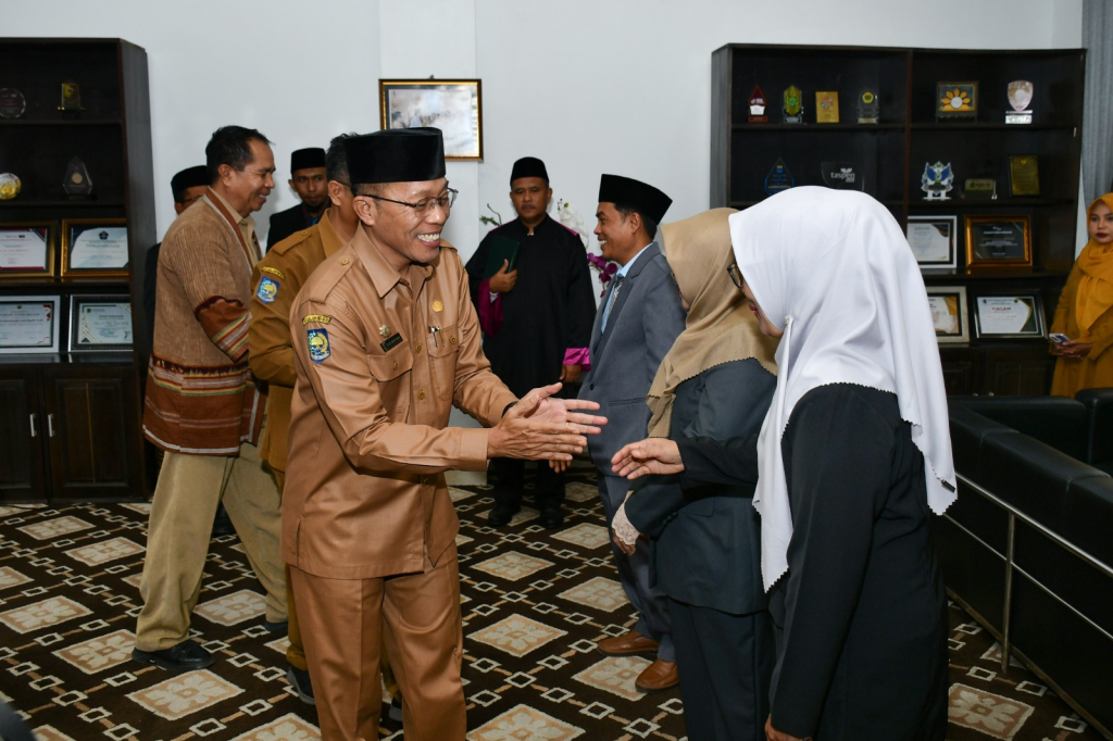 Pemkab Lombok Timur Rotasi Pejabat, Sekda Ambil Sumpah Tiga ASN di Jabatan Baru Mitra Satu News - berita terbaru