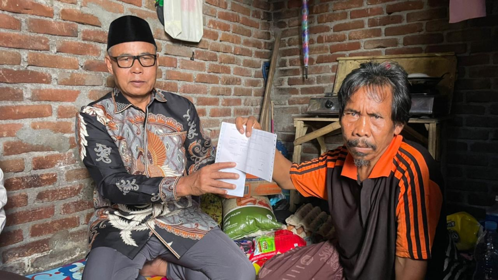 Viral di Media Sosial, BAZNAS Lombok Timur Bergerak Cepat Salurkan Bantuan ke Warga Wanasaba Viral di Media Sosial, BAZNAS Lombok Timur Bergerak Cepat Salurkan Bantuan ke Warga Wanasaba