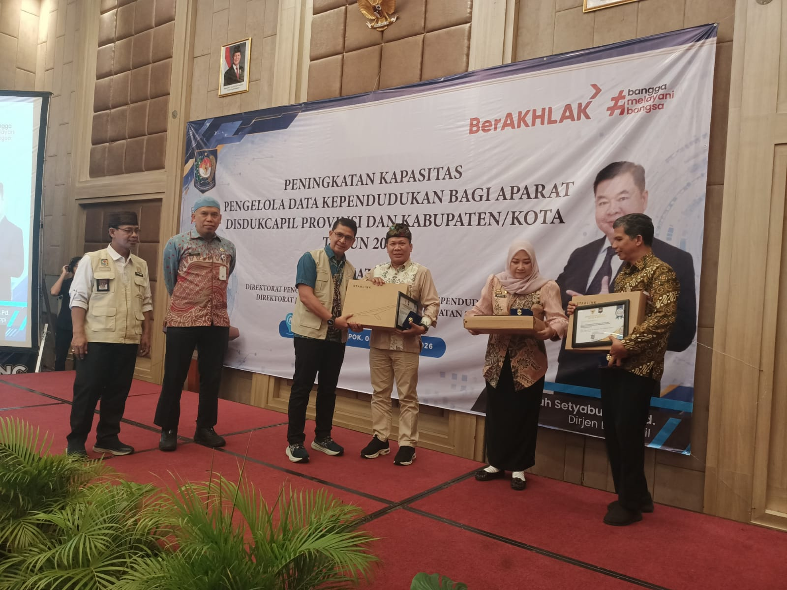 Lotim Cetak Prestasi Nasional, Perekaman KTP Elektronik Tuntas 100 Persen