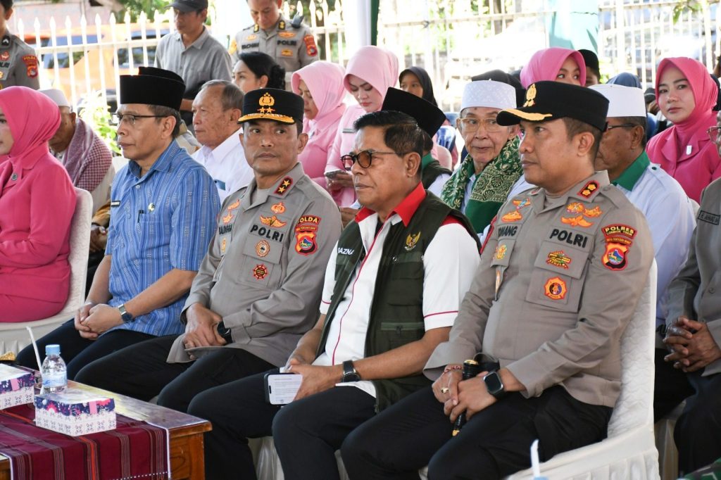 Kapolda NTB dan Pemkab Lombok Timur Perkuat Kepedulian Sosial Lewat Penyaluran Santunan di Baznas