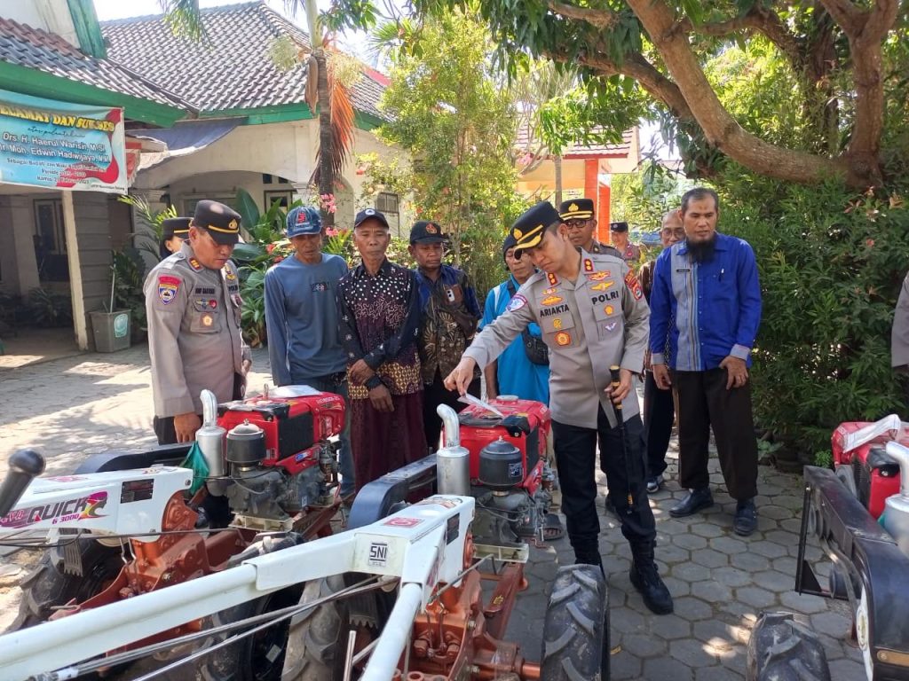 Polres Lombok Timur Perkuat Ketahanan Pangan, Tiga Kelompok Tani di Pringgabaya Dapat Bantuan Alsintan