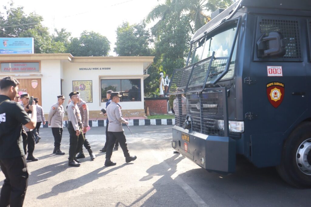 Perkuat Kesiapsiagaan Personel, Kapolres Lombok Timur Tinjau Langsung Kelayakan Armada Operasional
