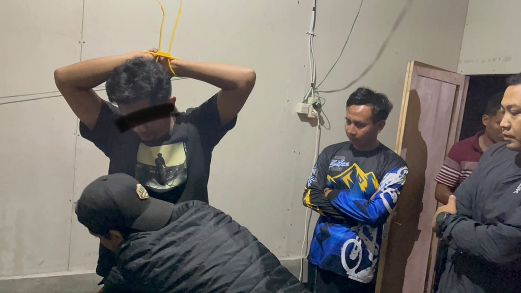 Polisi Gerebek Kamar di Sambelia, Tiga Klip Diduga Sabu 1,32 Gram Diamankan